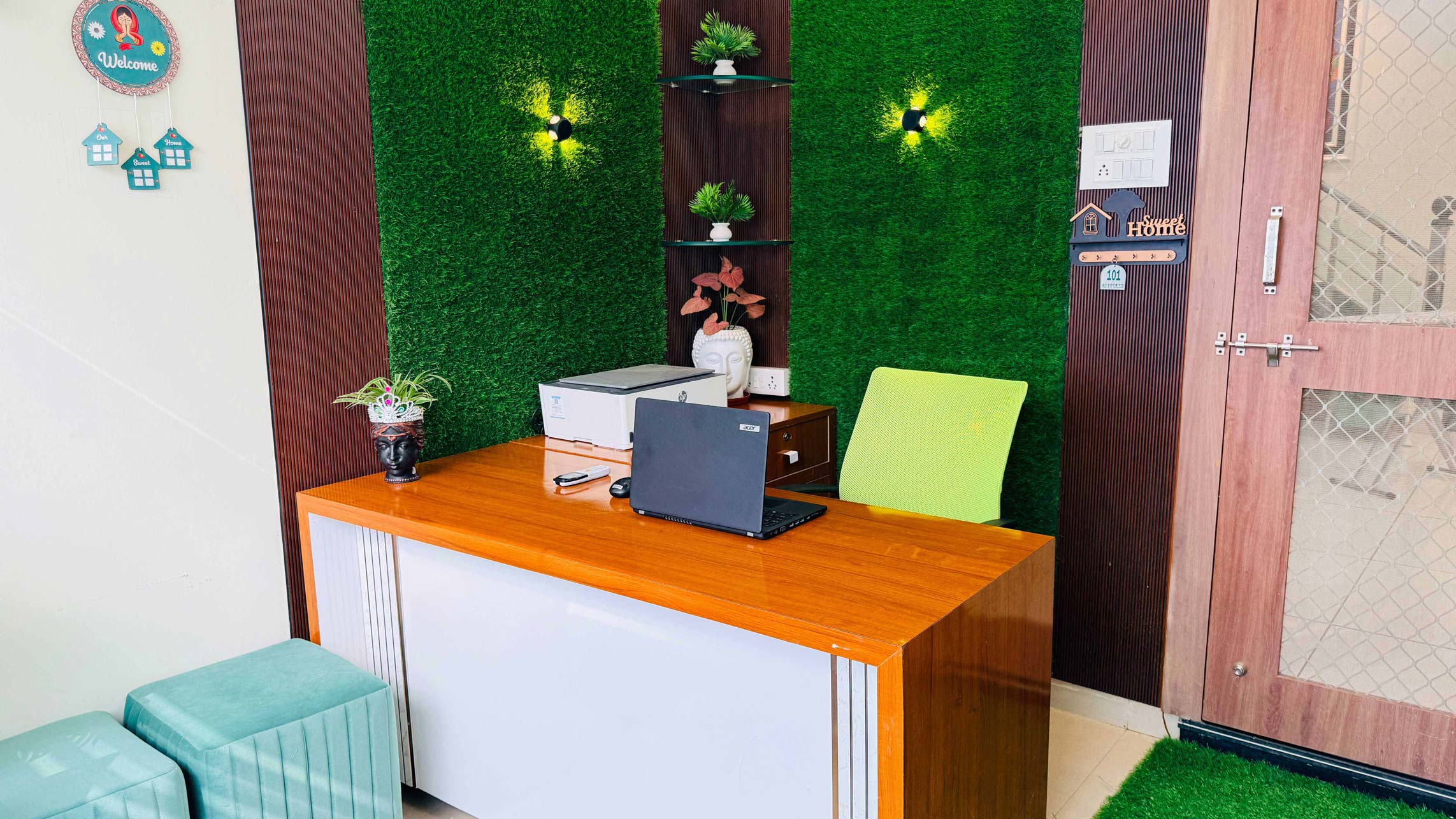 Lobby & Reception - Reception Desk